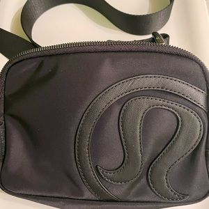 Lululemon black bag with strap - NWT